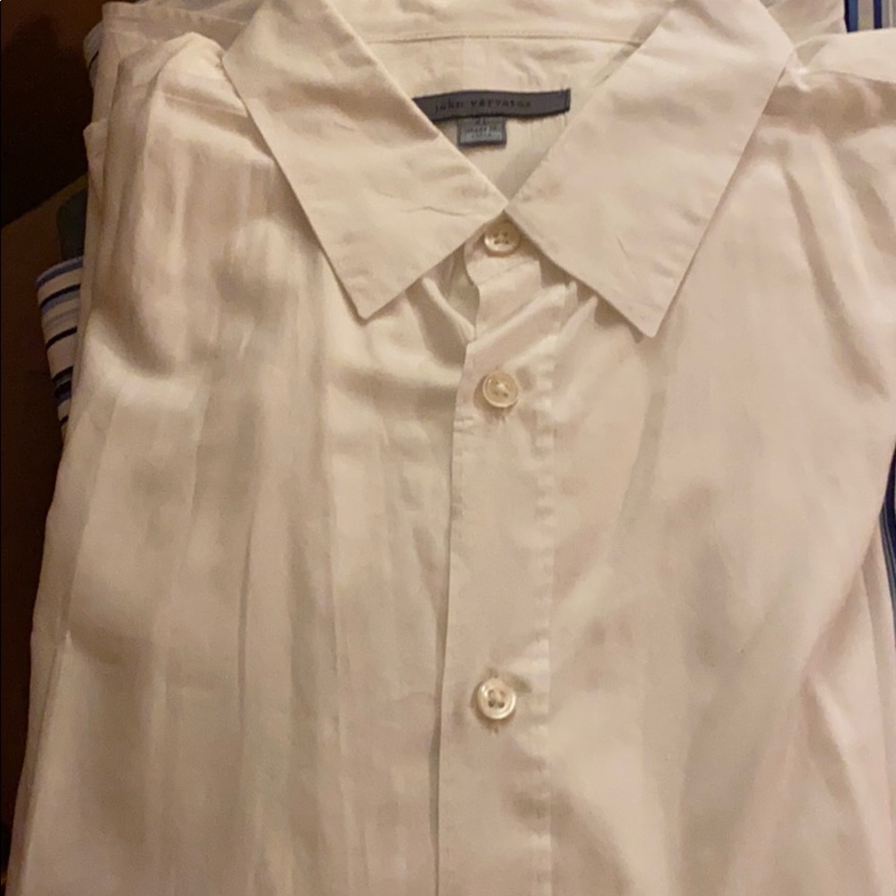 John Varvatos white dress shirt.Size xl.Like new.